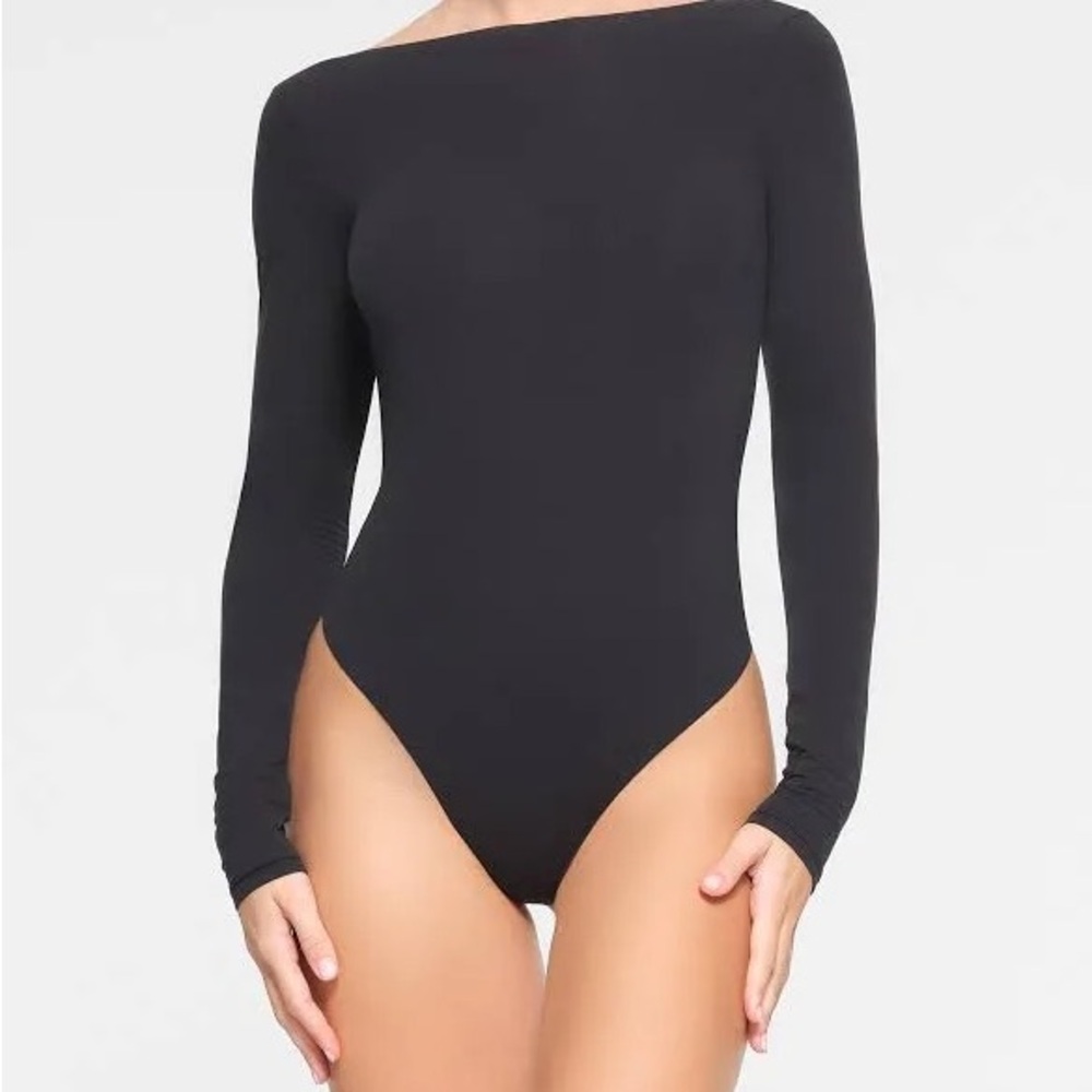 FITS EVERYBODY LONG SLEEVE LOW BACK BODYSUIT